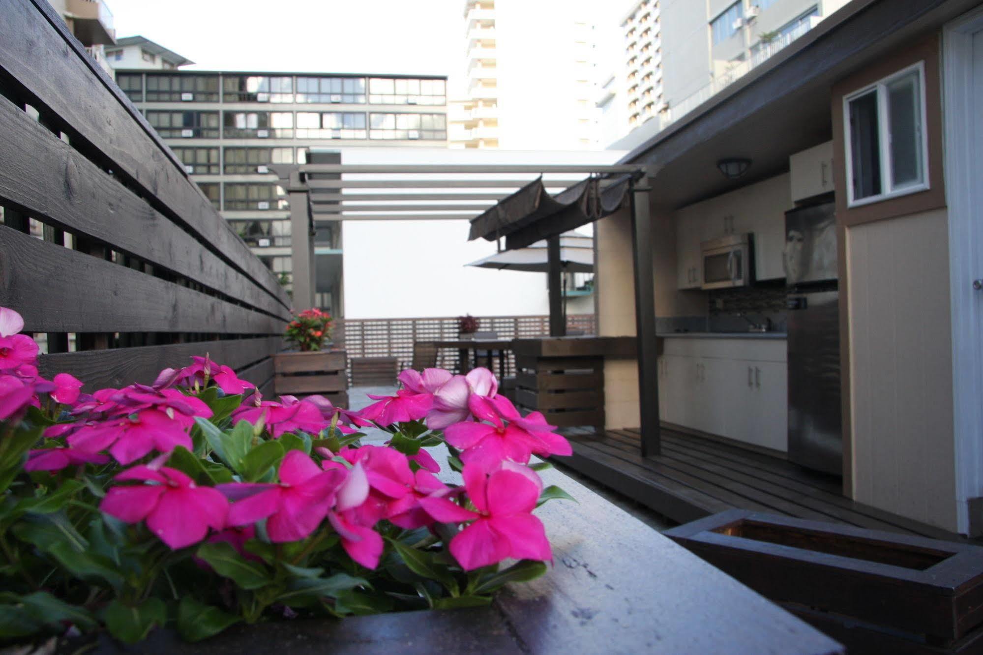 The Beach Waikiki Boutique Hostel โฮโนลูลู ภายนอก รูปภาพ