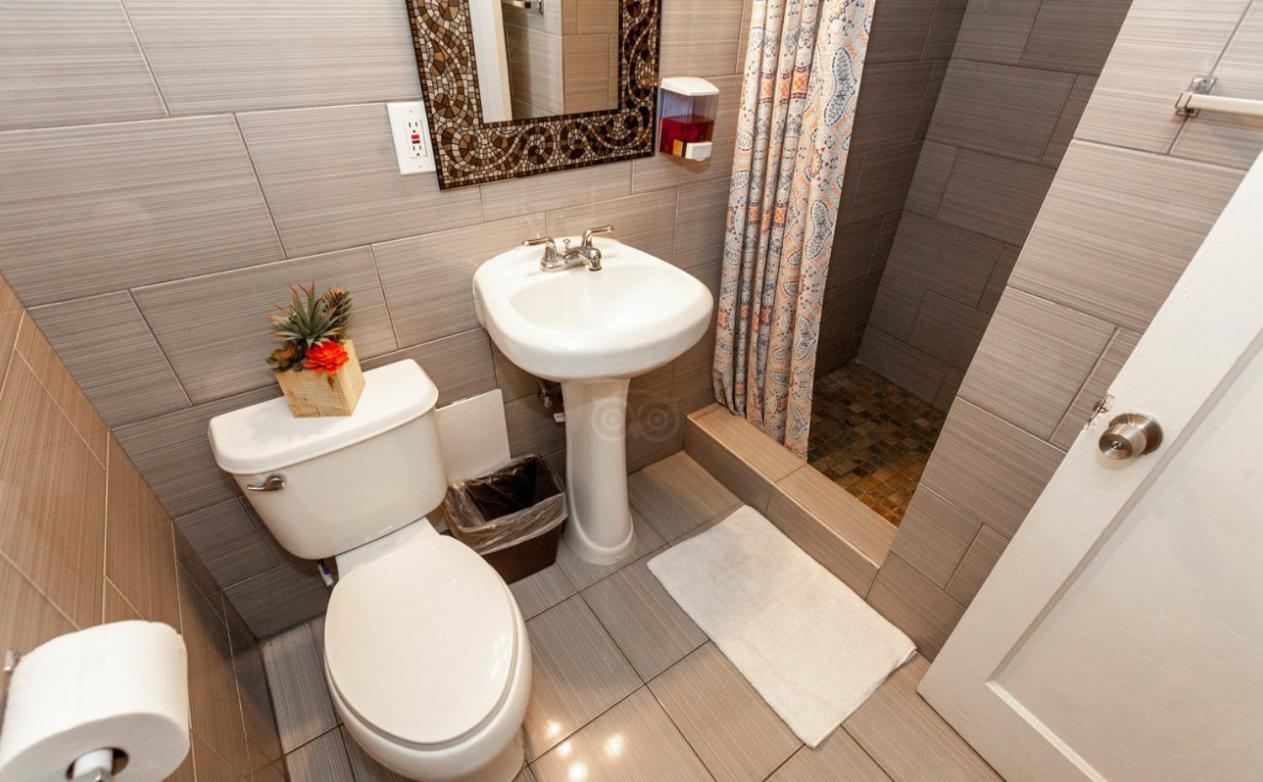 The Beach Waikiki Boutique Hostel โฮโนลูลู ภายนอก รูปภาพ