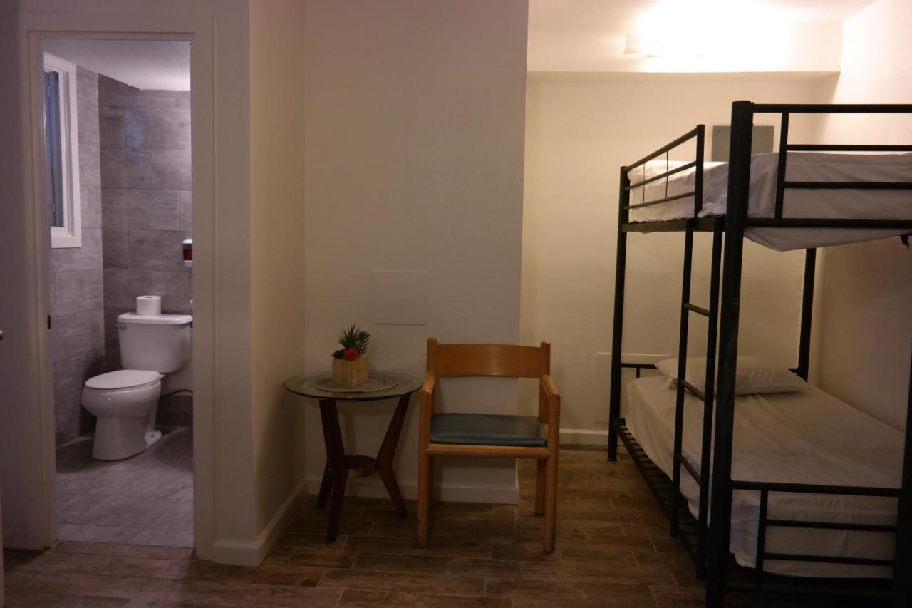 The Beach Waikiki Boutique Hostel โฮโนลูลู ภายนอก รูปภาพ